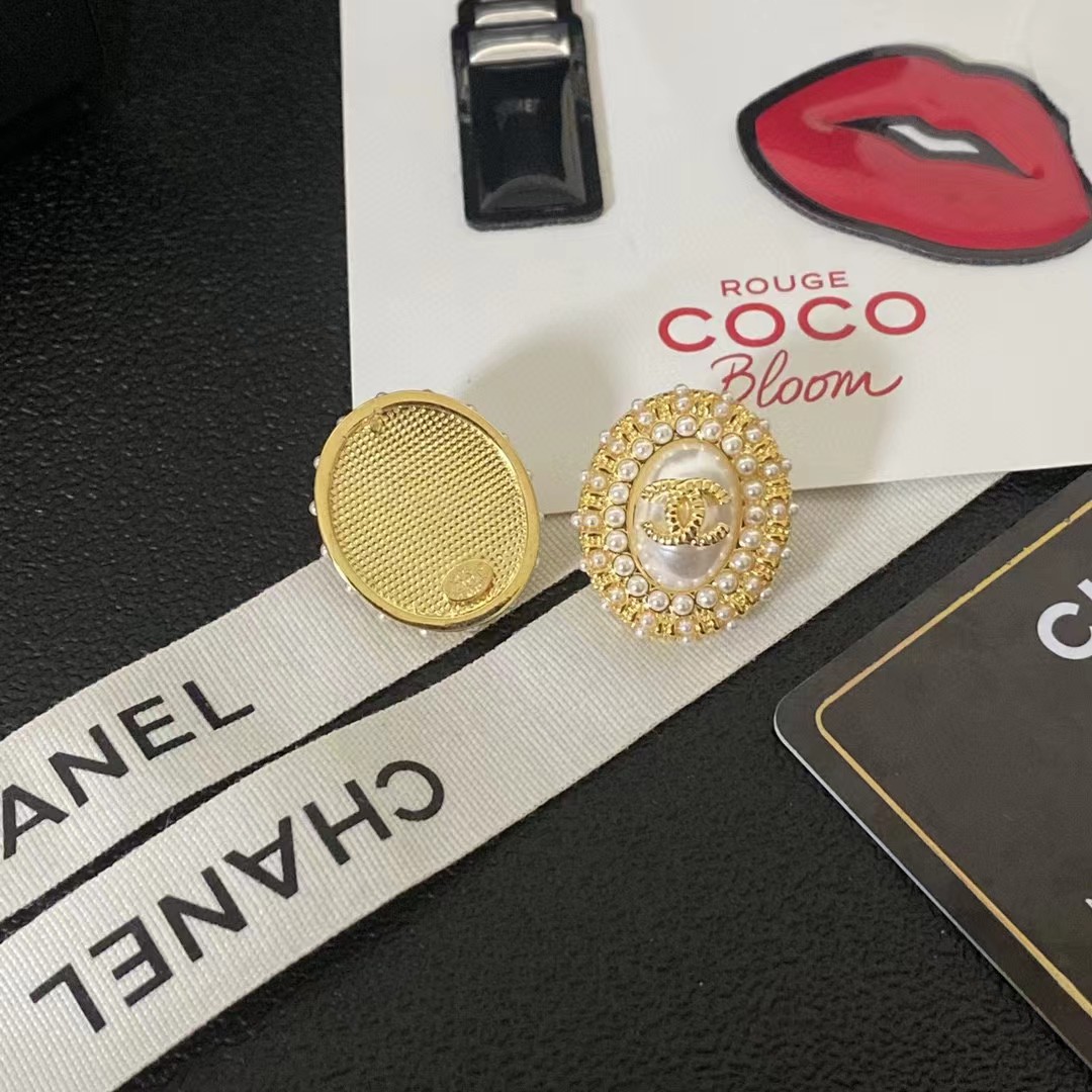 [TOP] CHANEL Stud Earrings