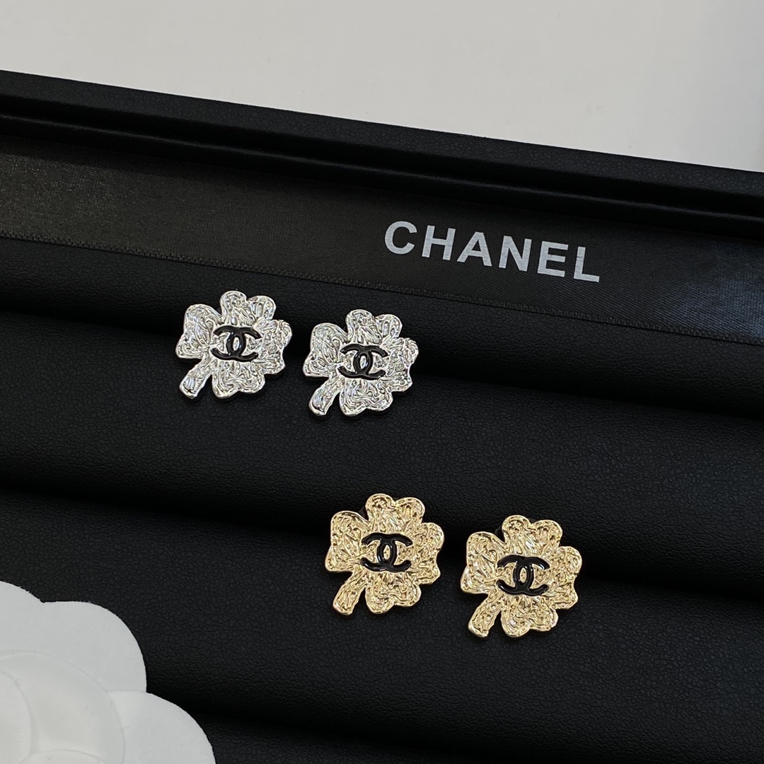 [TOP] CHANEL Four Leaf Clover Earrings - 2 Color