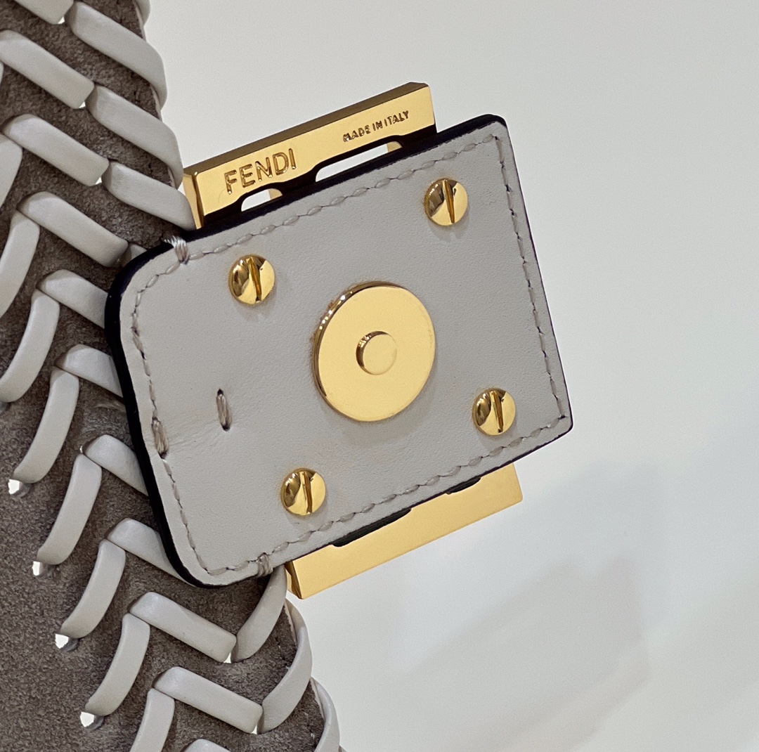 [TOP] FENDI Calfskin Hand Woven Baguette Bags 29×7×15cm - White - GHW