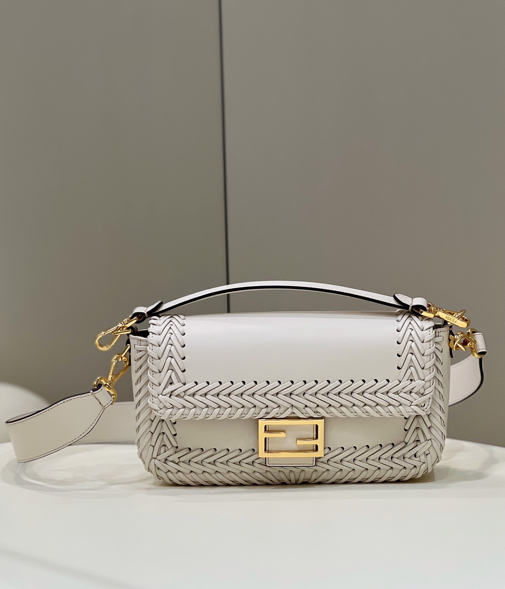 [TOP] FENDI Calfskin Hand Woven Baguette Bags 29×7×15cm - White - GHW