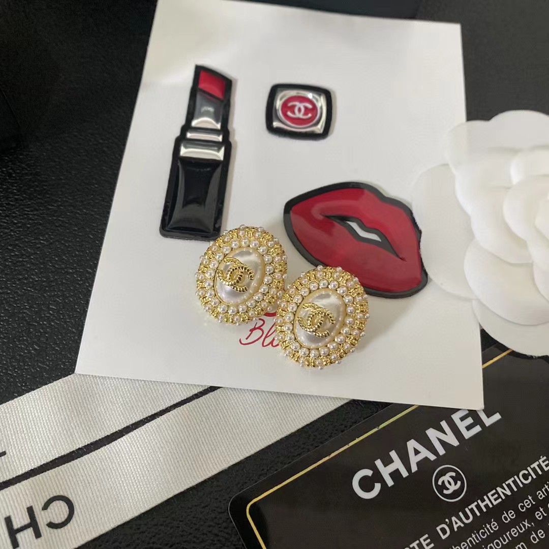 [TOP] CHANEL Stud Earrings