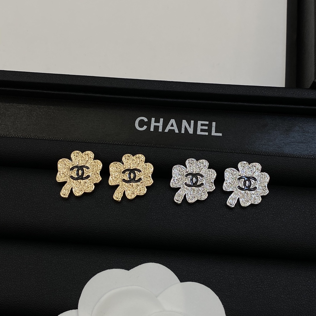 [TOP] CHANEL Four Leaf Clover Earrings - 2 Color