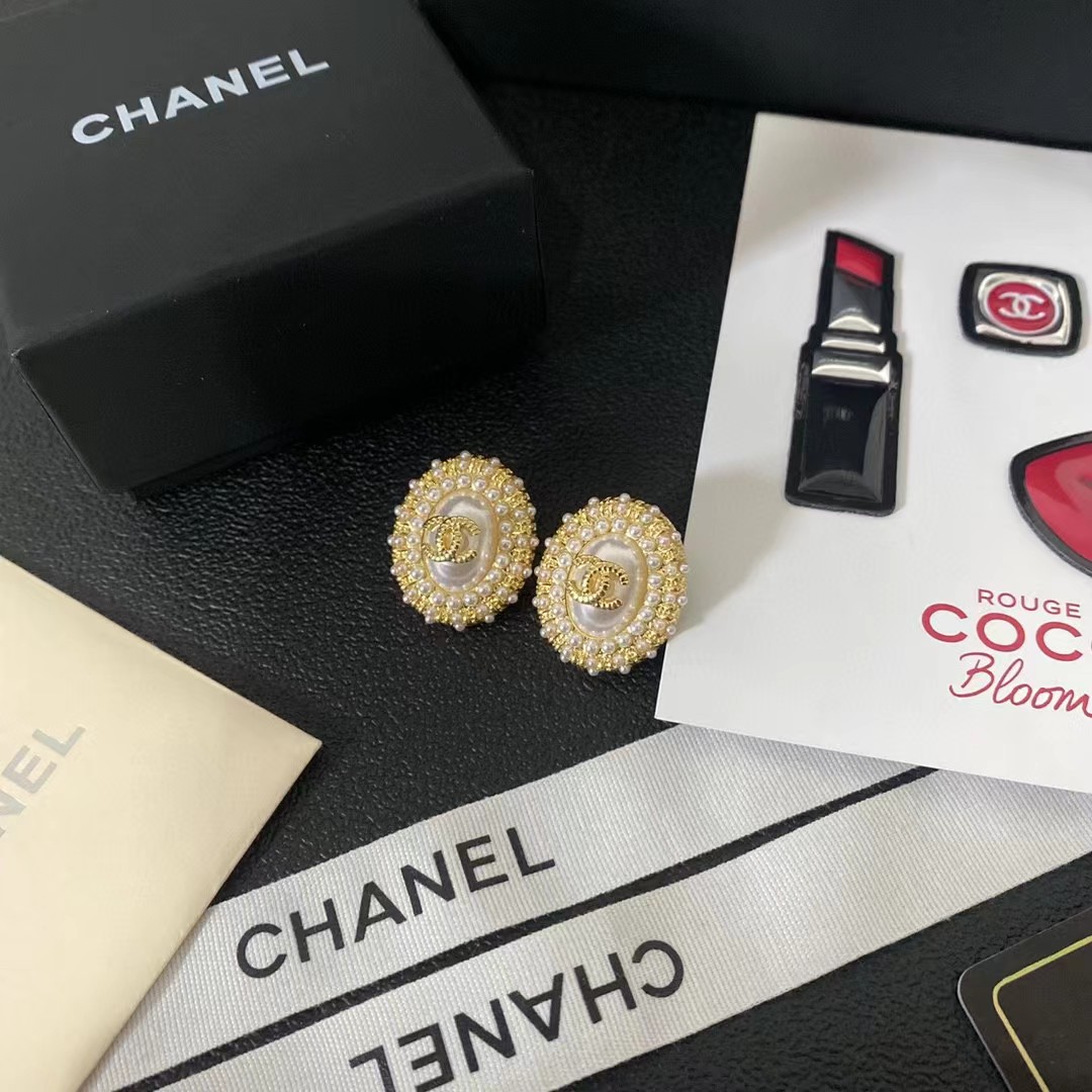 [TOP] CHANEL Stud Earrings