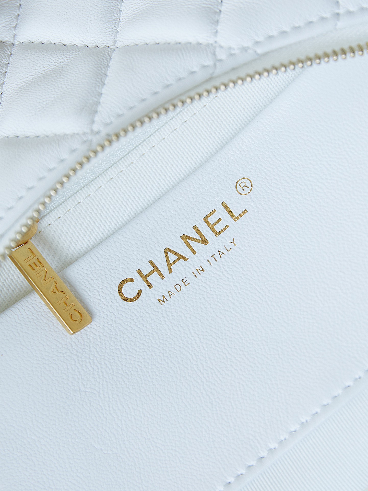 [TOP] CHANEL Chain Hobo Bags - 15×23.5×2cm/18×29×2cm - White&GHW