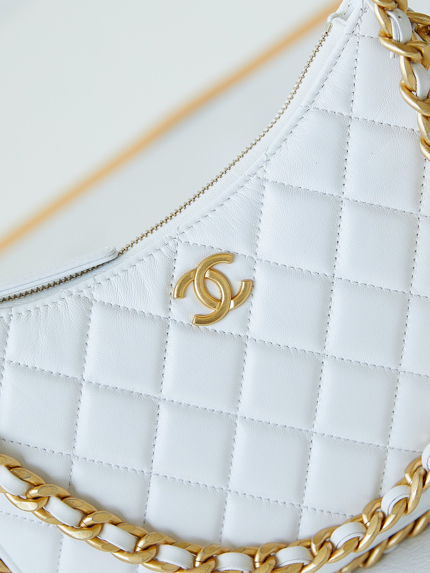 [TOP] CHANEL Chain Hobo Bags - 15×23.5×2cm/18×29×2cm - White&GHW