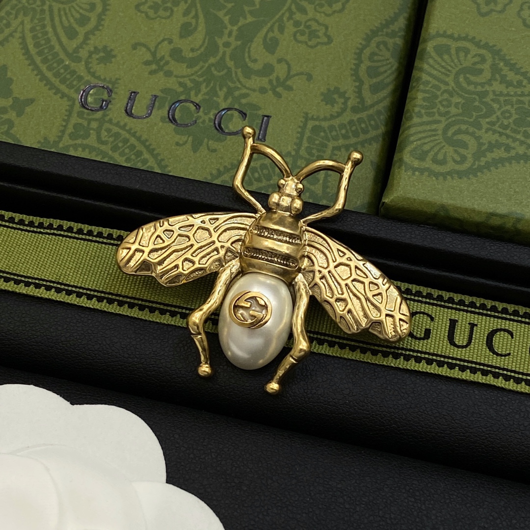 [TOP] GUCCI Bee Brooch - Gold