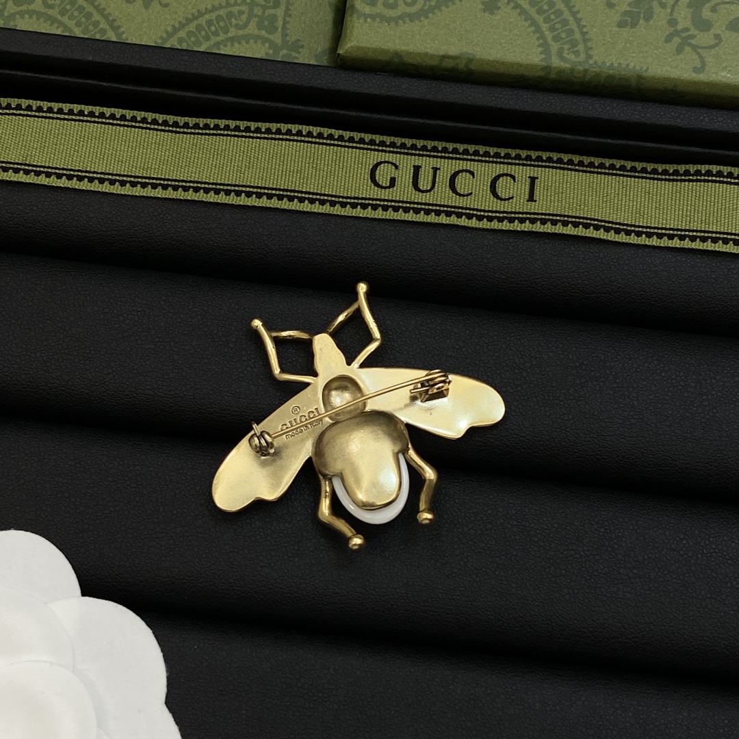 [TOP] GUCCI Bee Brooch - Gold