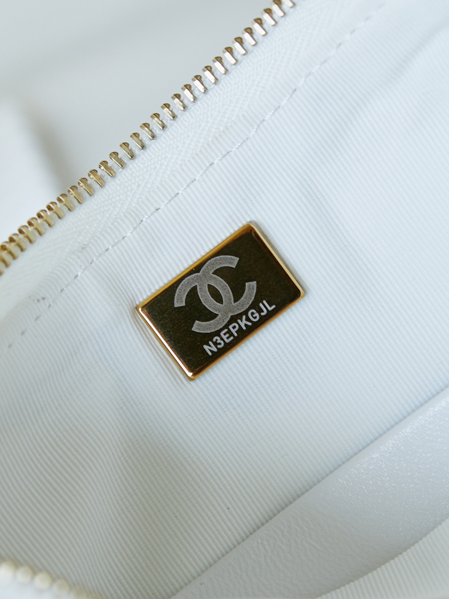 [TOP] CHANEL Chain Hobo Bags - 15×23.5×2cm/18×29×2cm - White&GHW