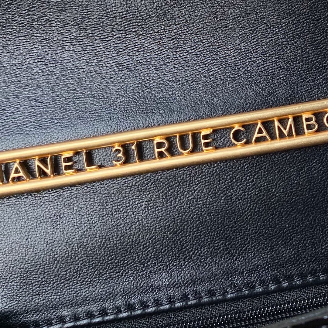 [TOP] CHANEL 24S patent Leather Handbag 18cm - Black&GHW