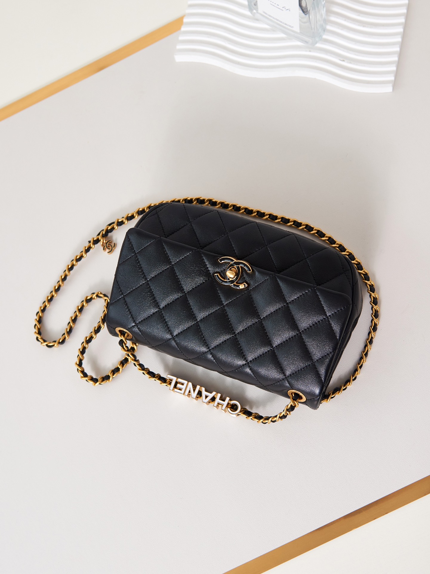 [TOP] CHANEL 24P Chain Leather Bag 15.5-23-8.5cm - Black&GHW