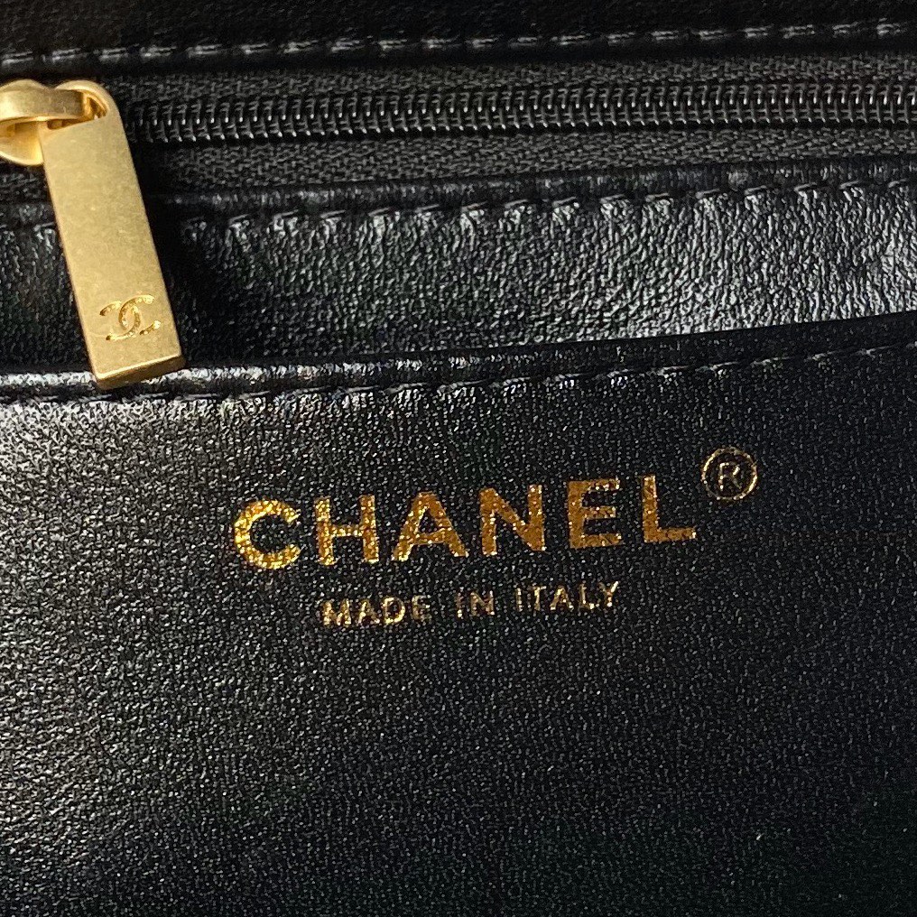 [TOP] CHANEL 24S patent Leather Handbag 18cm - Black&GHW