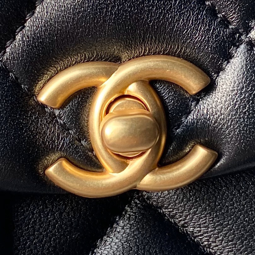 [TOP] CHANEL 24S Lambskin Handbag 18cm - Black&GHW