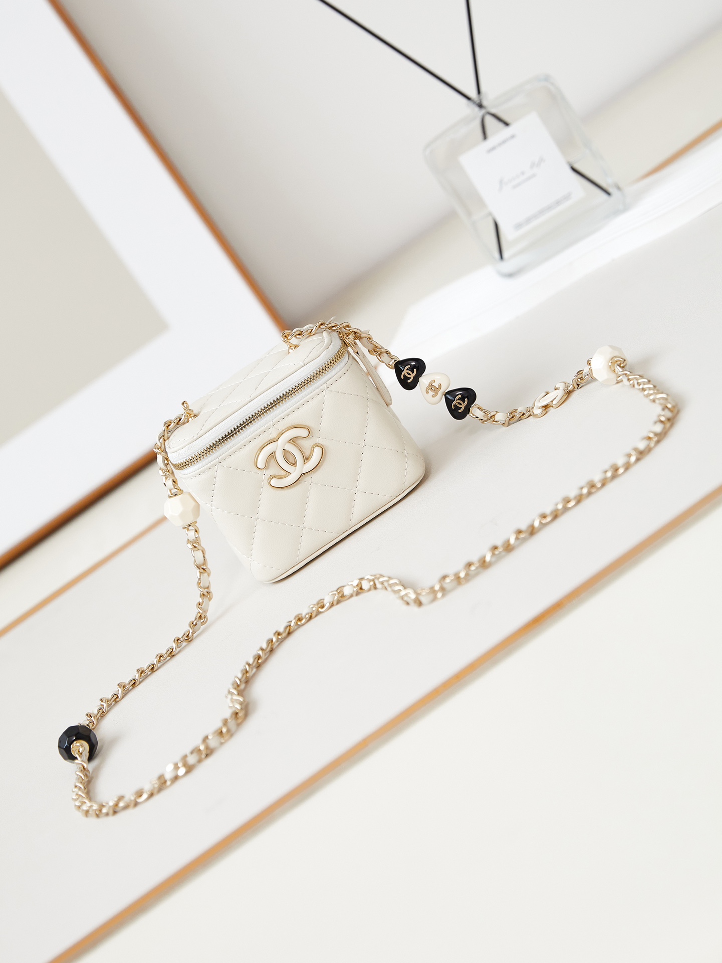 [TOP] CHANEL 23p Enamel Buckle Vanity Case 8.5*11*7cm - 5 Colour