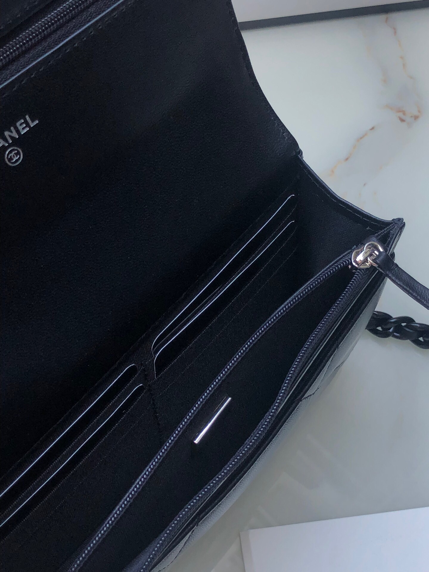 [TOP] CHANEL Calfskin 19 WOC Bags 19X11.5X7cm - Black/White