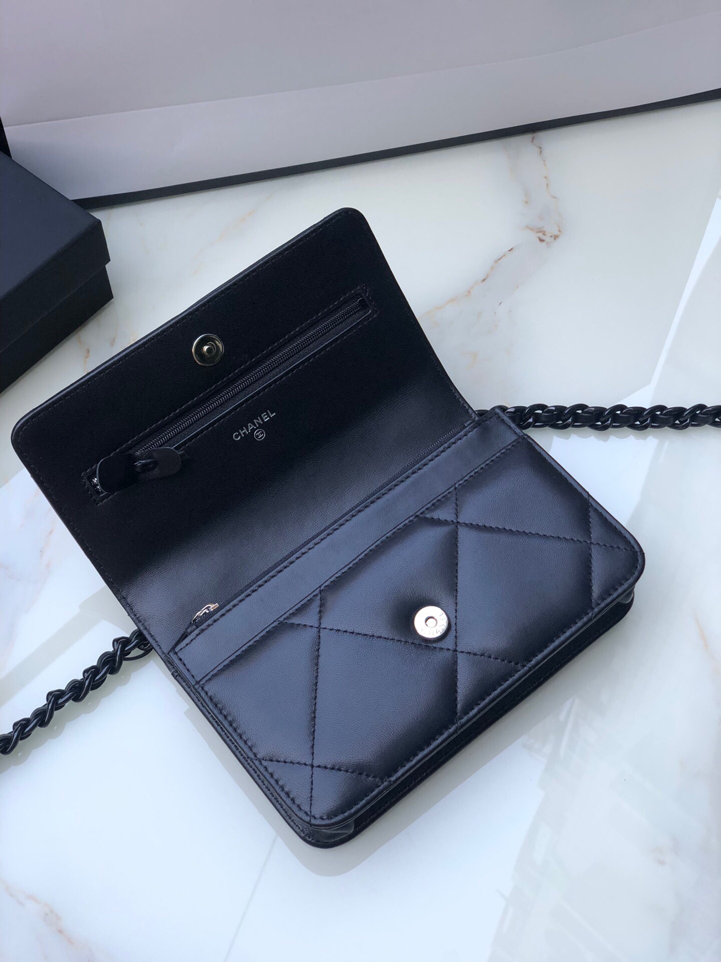 [TOP] CHANEL Calfskin 19 WOC Bags 19X11.5X7cm - Black/White