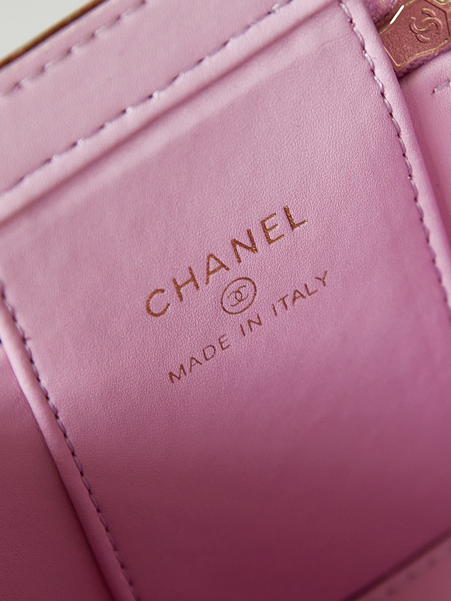 [TOP] CHANEL 24P Limited Edition Pearl Handle Vanity Case 8.5*11*7cm - 5 Colour&GHW