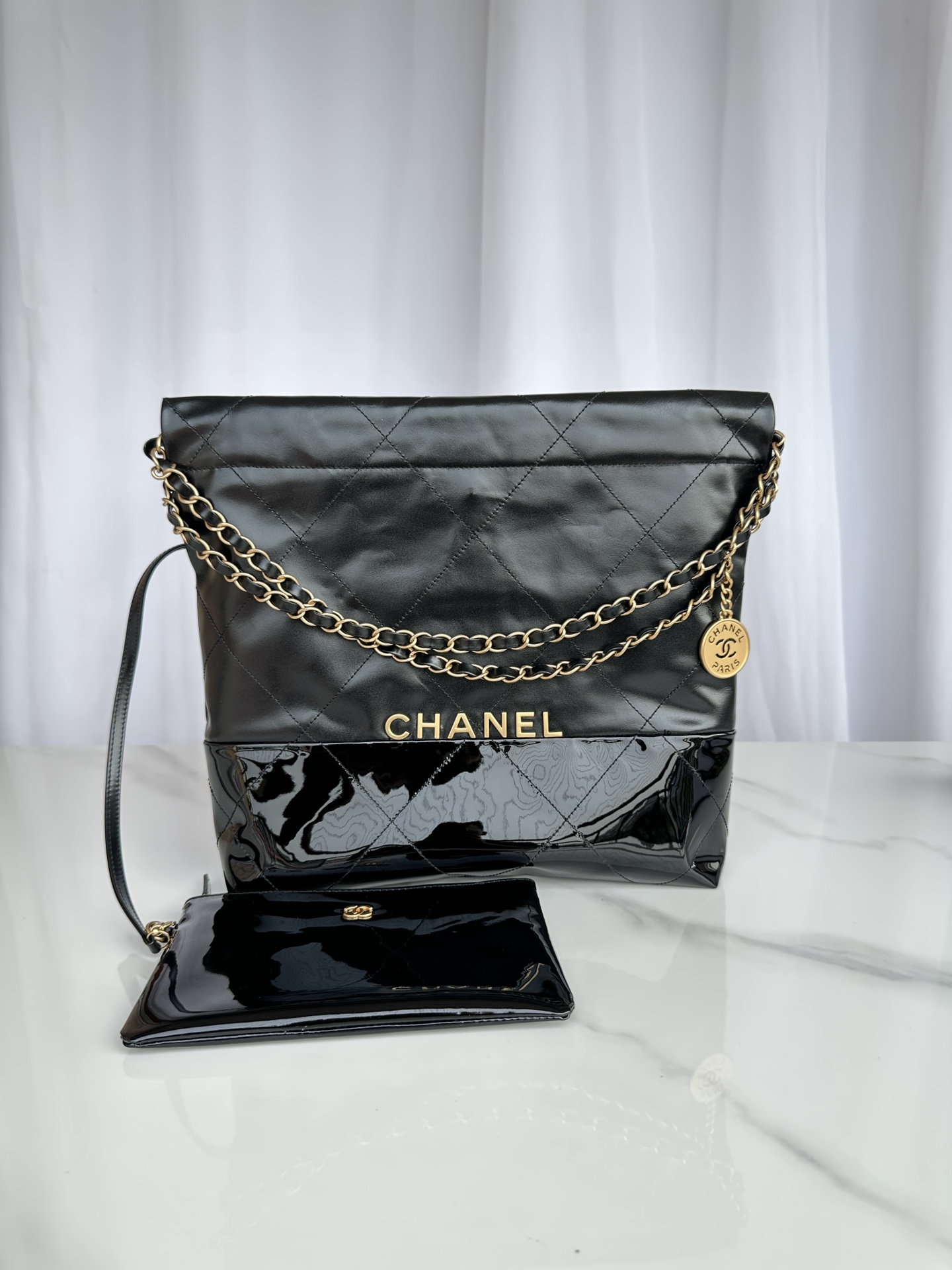 [TOP] CHANEL Lambskin Paired With Patent Leather 22 Bags 19x20x6cm/35x37x7cm/39x42x8cm - Black&GWH