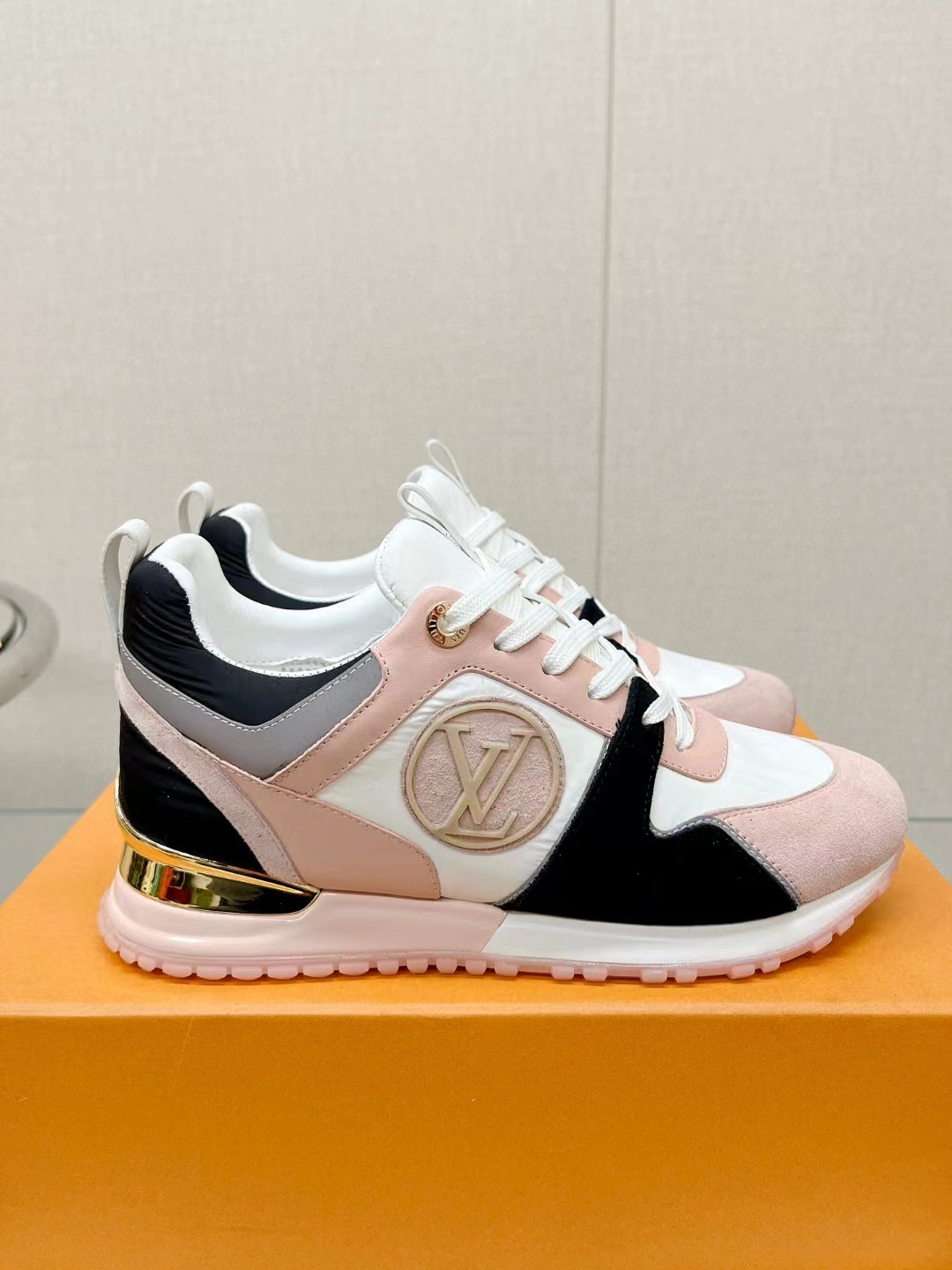 [TOP] Louis Vuitton LV L*V Runaway Sneakers - 24 Colors