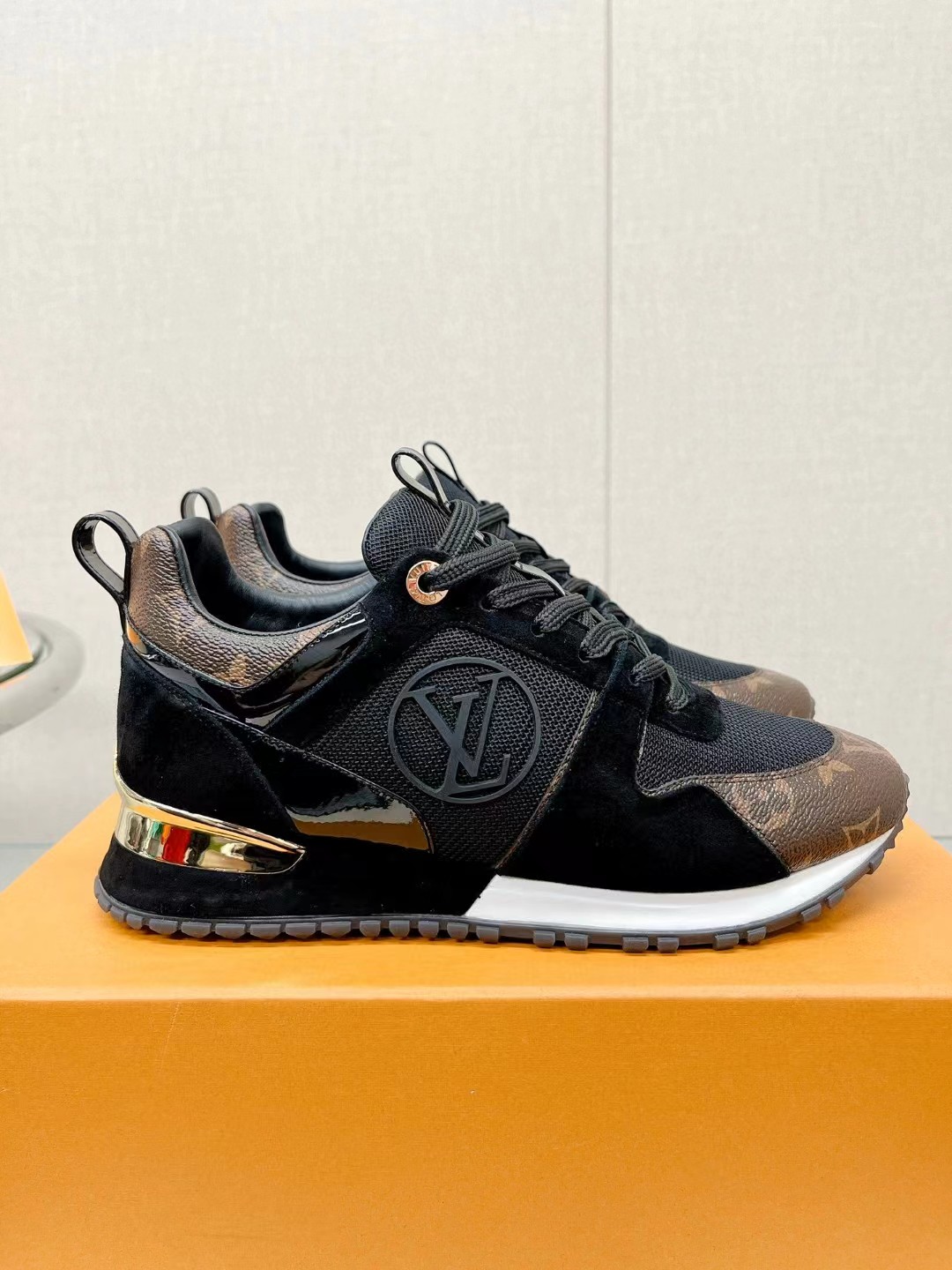 [TOP] Louis Vuitton LV L*V Runaway Sneakers - 24 Colors