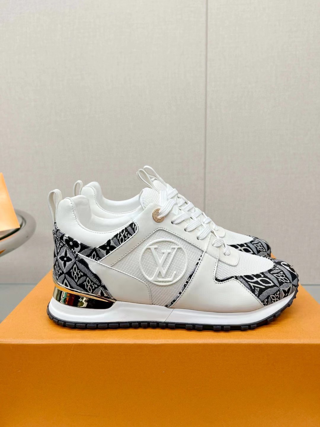 [TOP] Louis Vuitton LV L*V Runaway Sneakers - 24 Colors