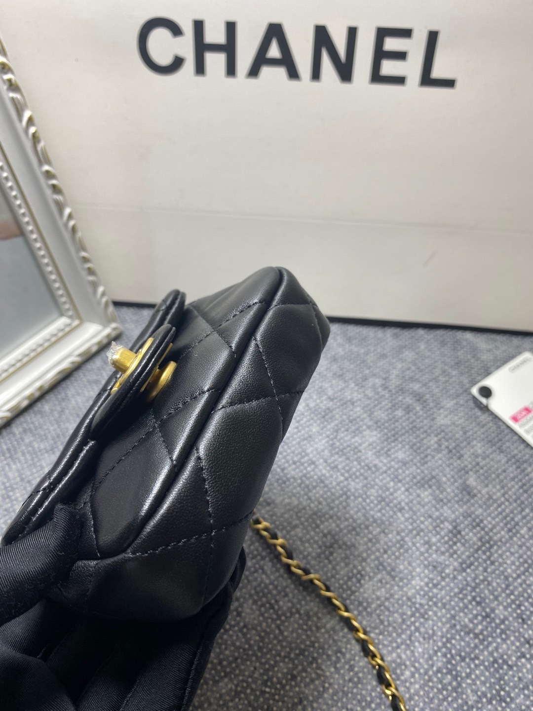 [TOP] CHANEL Lambskin Mini Chain Pack 11x10x3cm - 2 Sizes