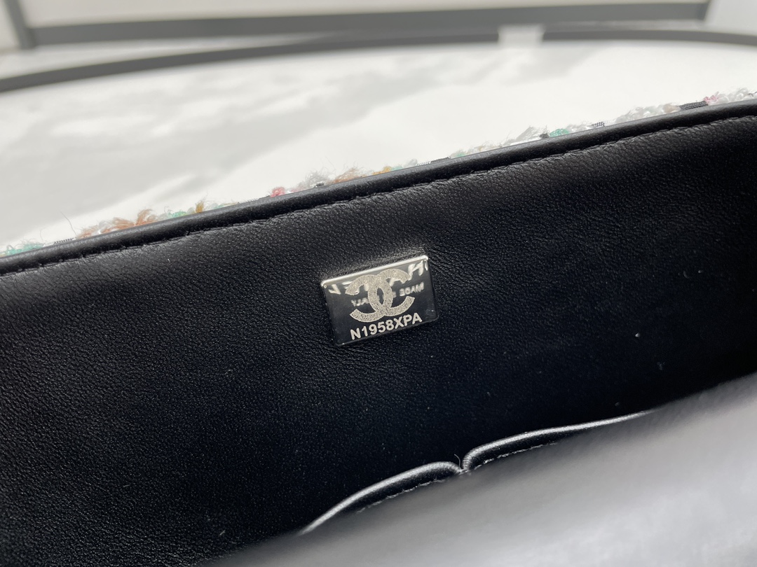 [TOP] CHANEL Classic Flap Bags - 20cm/25cm