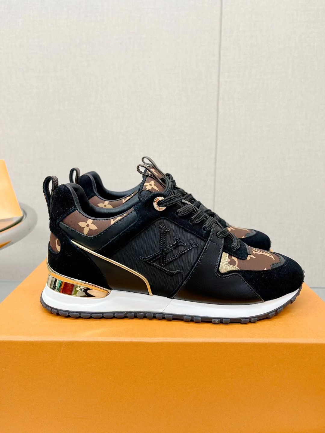 [TOP] Louis Vuitton LV L*V Runaway Sneakers - 24 Colors