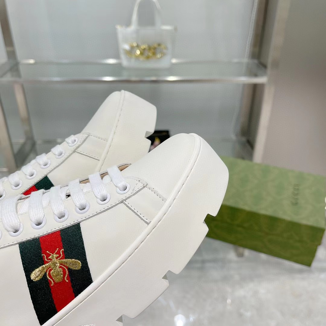 [TOP] GUCCI Sneakers with Bee Pattern - White