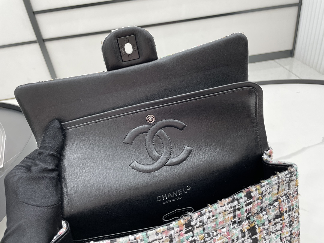 [TOP] CHANEL Classic Flap Bags - 20cm/25cm