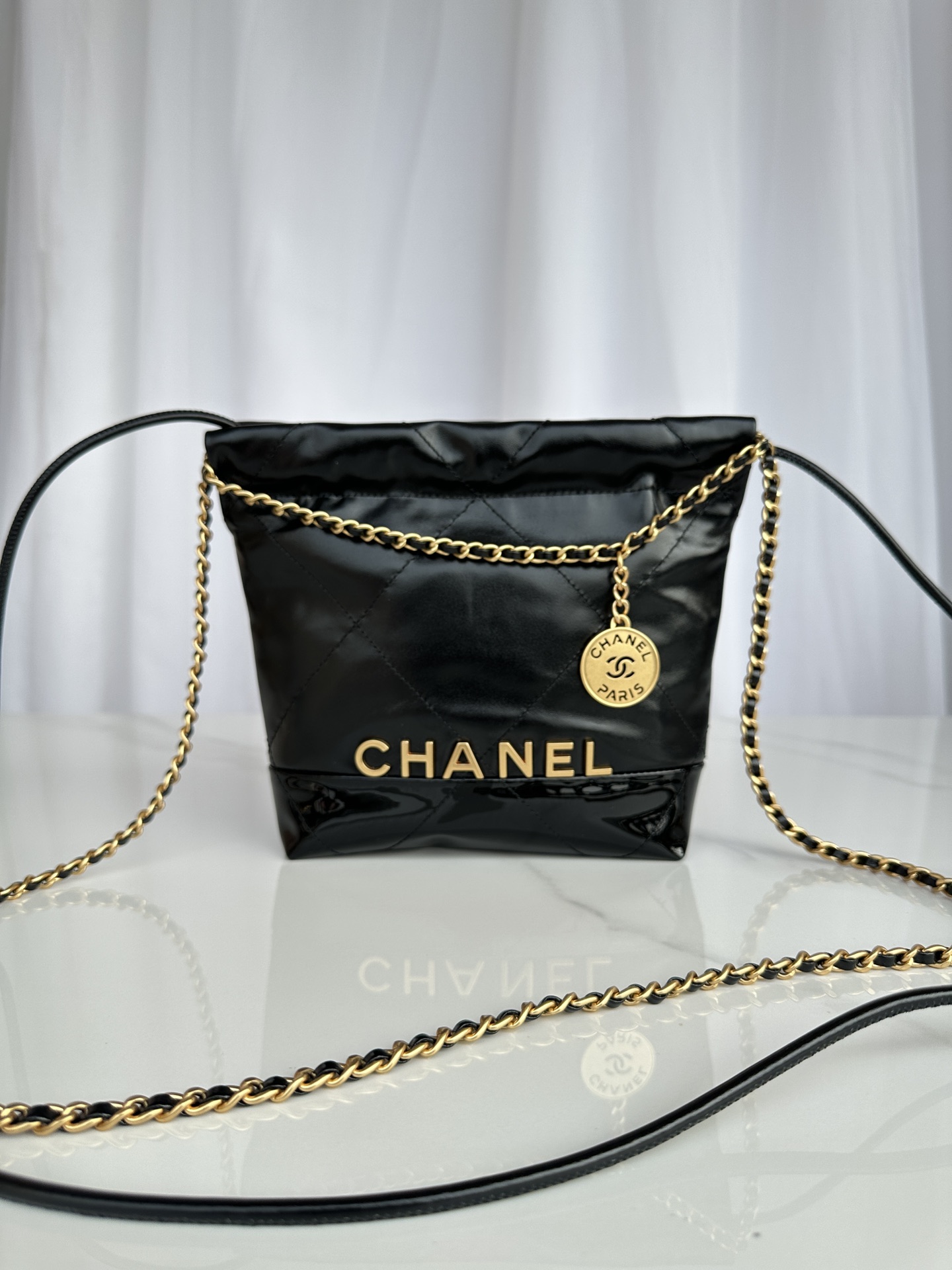 [TOP] CHANEL Lambskin Paired With Patent Leather 22 Bags 19x20x6cm/35x37x7cm/39x42x8cm - Black&GWH