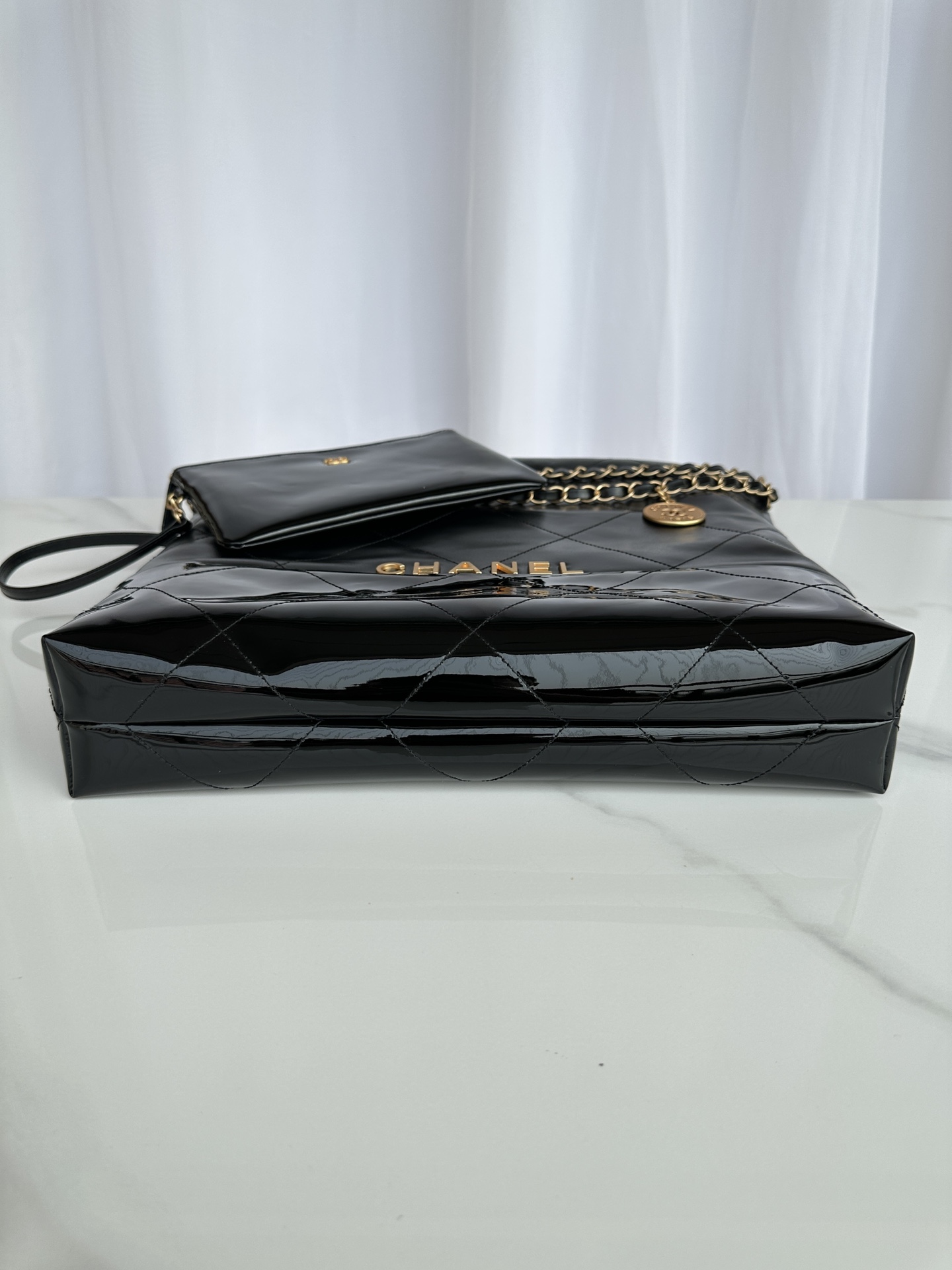 [TOP] CHANEL Lambskin Paired With Patent Leather 22 Bags 19x20x6cm/35x37x7cm/39x42x8cm - Black&GWH