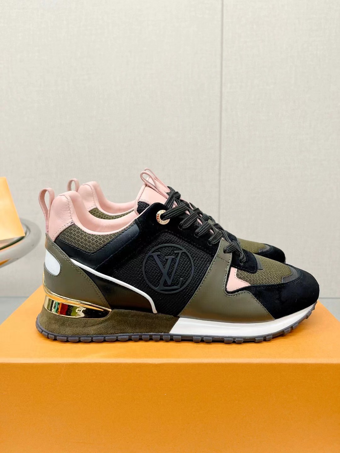 [TOP] Louis Vuitton LV L*V Runaway Sneakers - 24 Colors