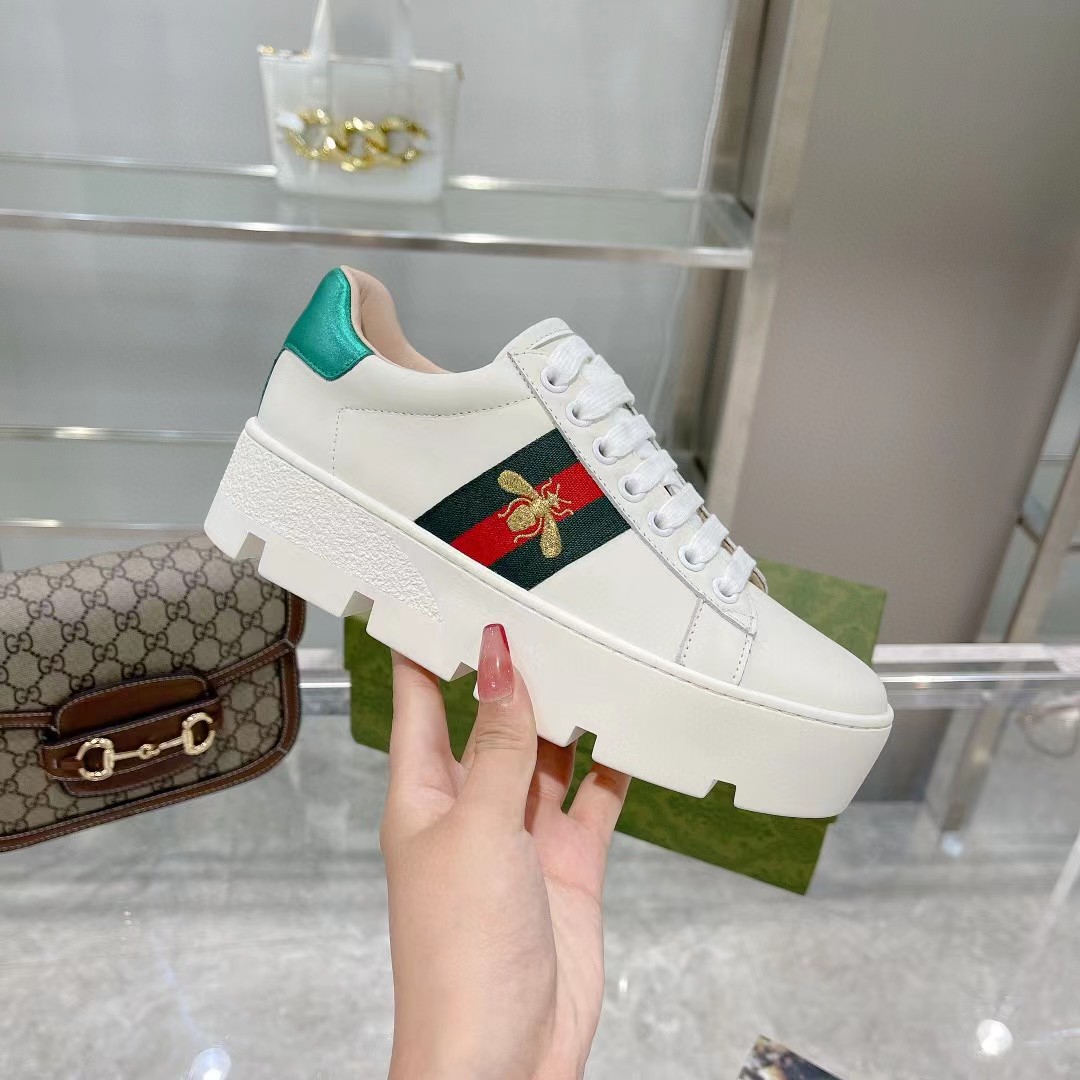 [TOP] GUCCI Sneakers with Bee Pattern - White