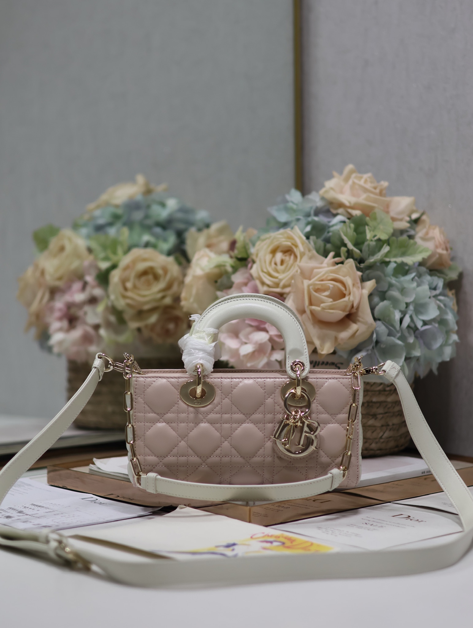 [TOP] Christian Dior Soft Lambskin Lady D-Joy Bags - Pink Paired With White 22.5×6×11.5cm/26×6×14cm - GHW