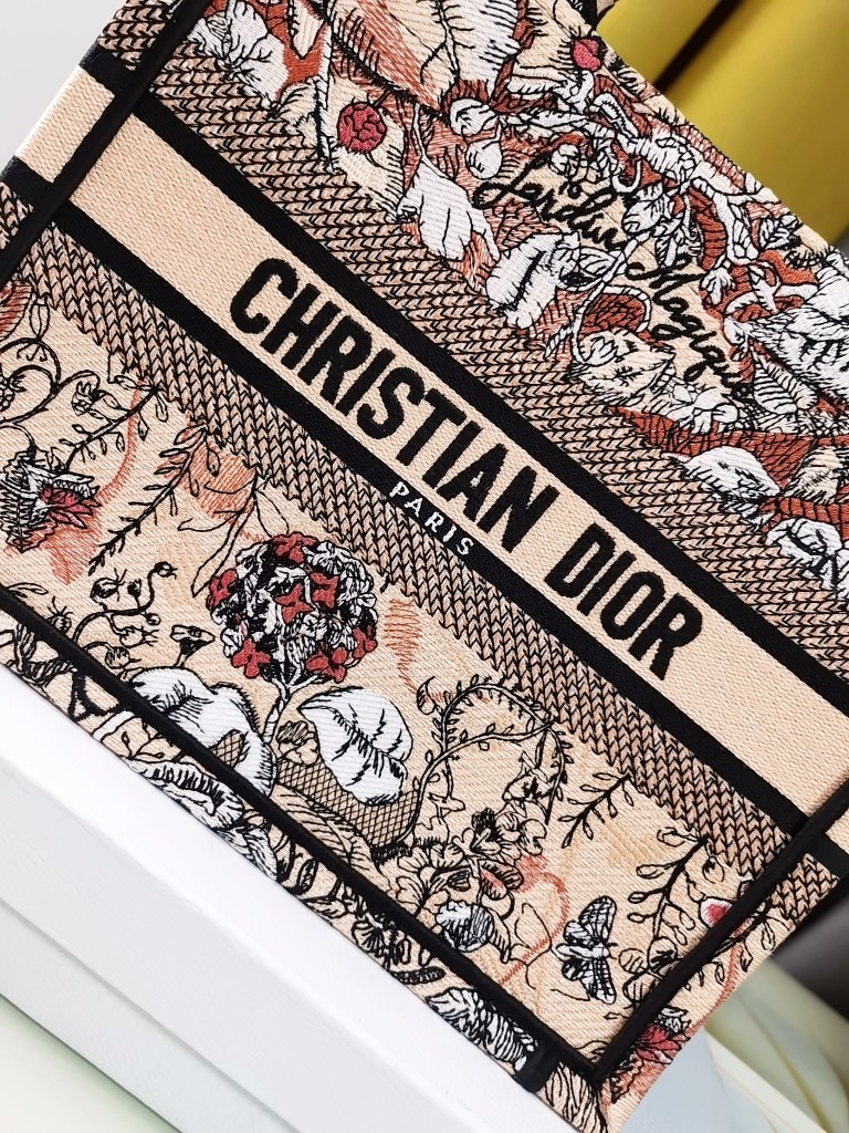 [TOP] Christian Dior Magic Garden Embroidery Tote Bags 26.5CM/36.5CM - 2 Sizes