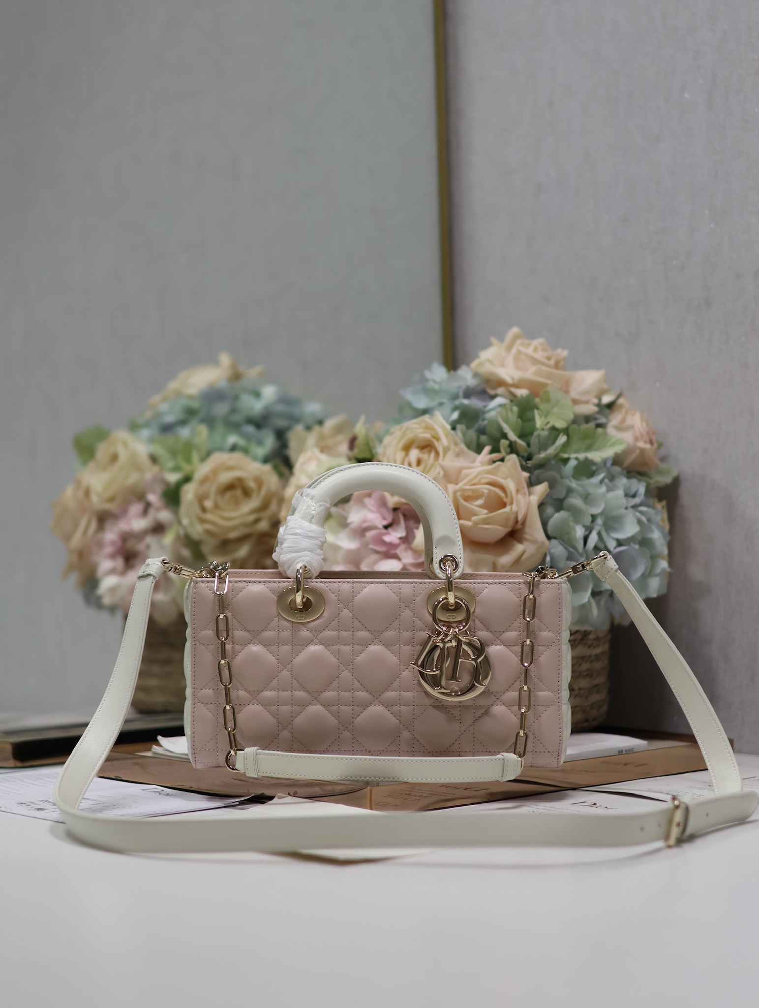 [TOP] Christian Dior Soft Lambskin Lady D-Joy Bags - Pink Paired With White 22.5×6×11.5cm/26×6×14cm - GHW