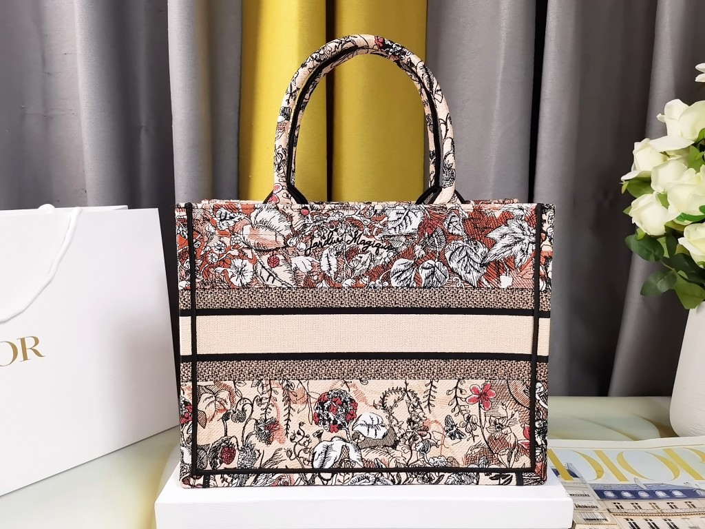 [TOP] Christian Dior Magic Garden Embroidery Tote Bags 26.5CM/36.5CM - 2 Sizes