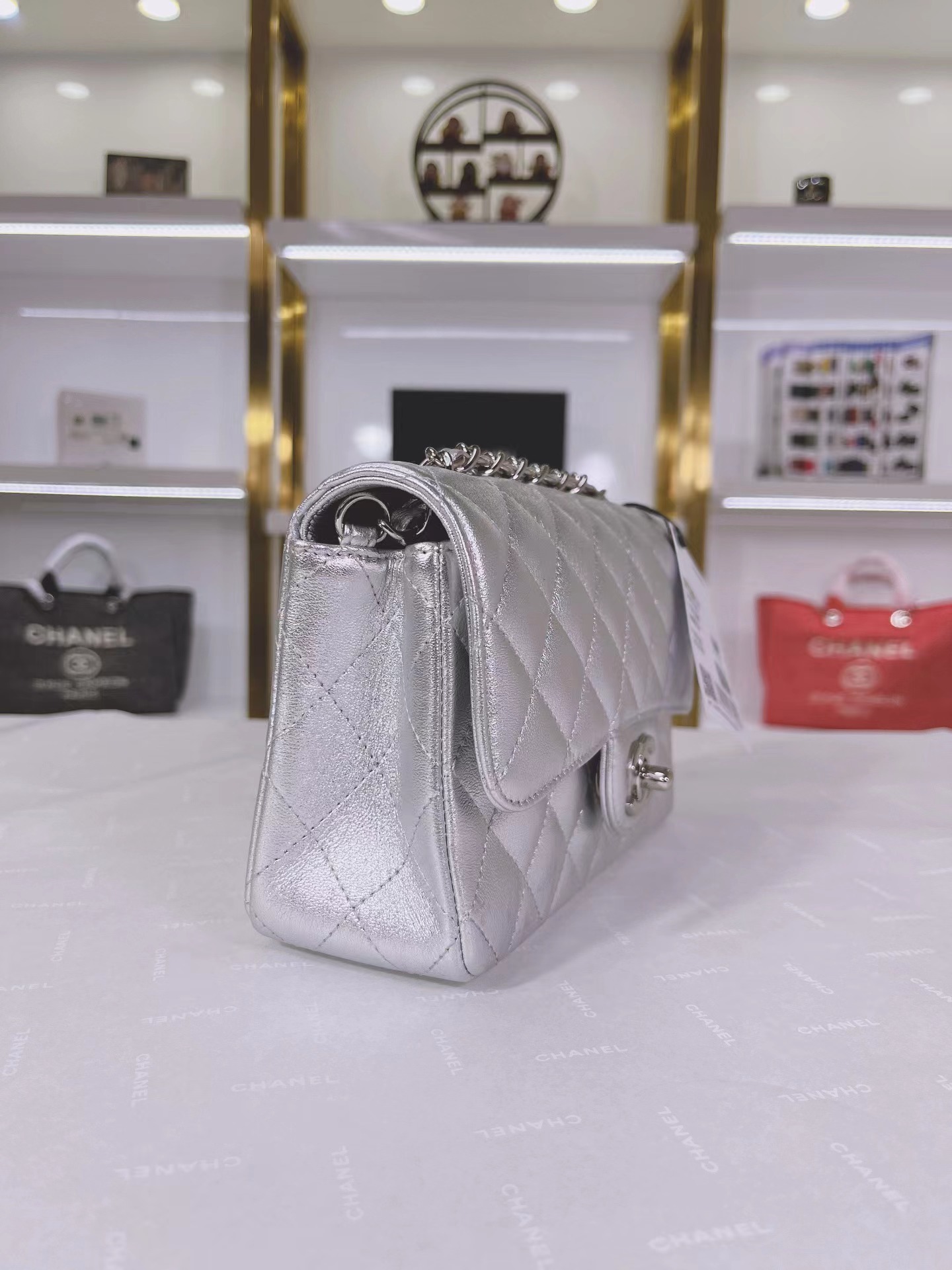 [TOP] CHANEL Classic Flap Bag 20cm - Silver