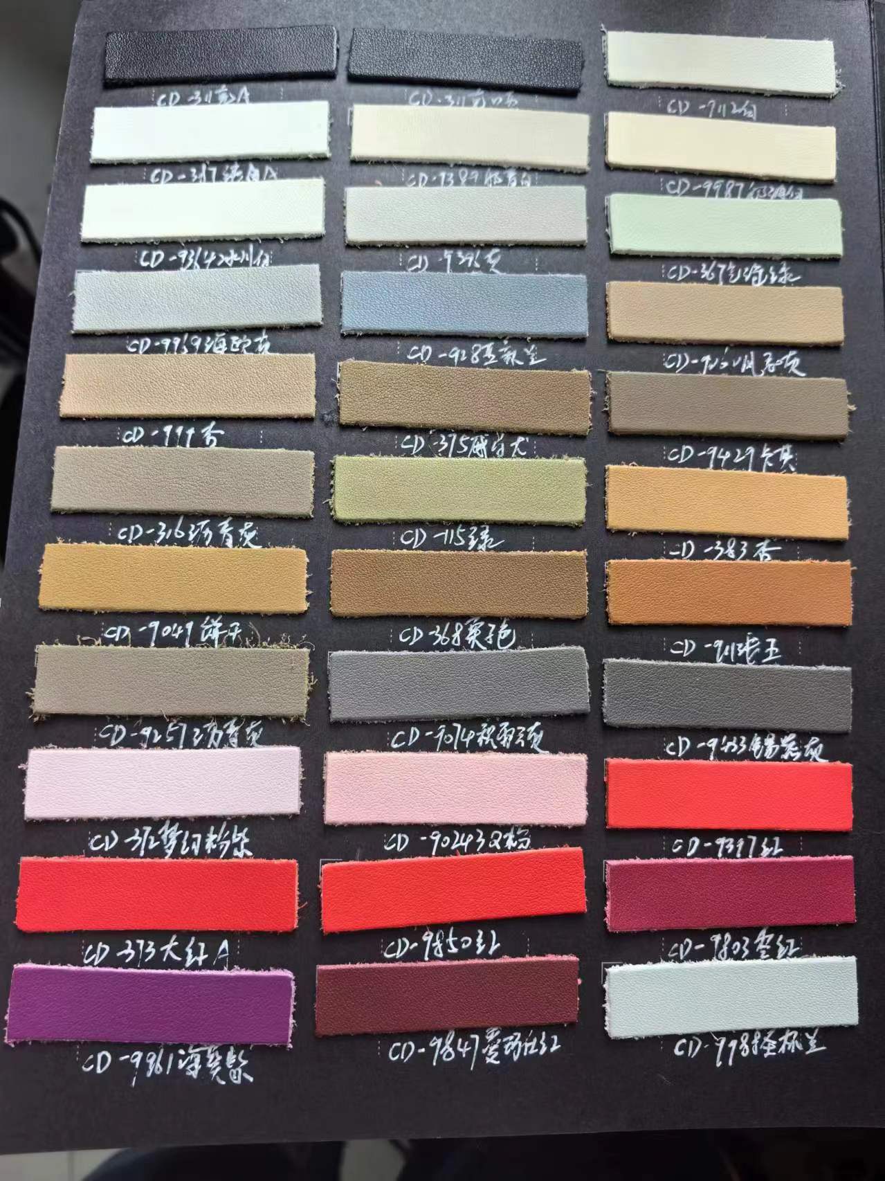 [TOP] HERMES Customised Lindy Bag Swift Leather - 20/26/30cm