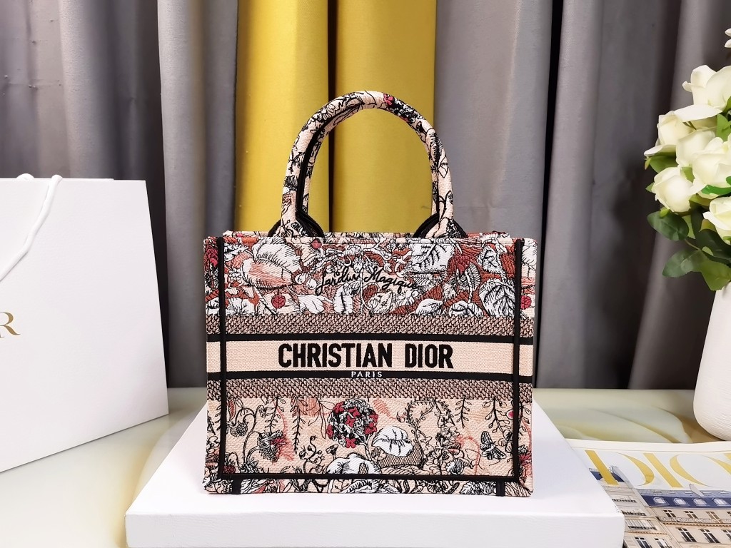 [TOP] Christian Dior Magic Garden Embroidery Tote Bags 26.5CM/36.5CM - 2 Sizes
