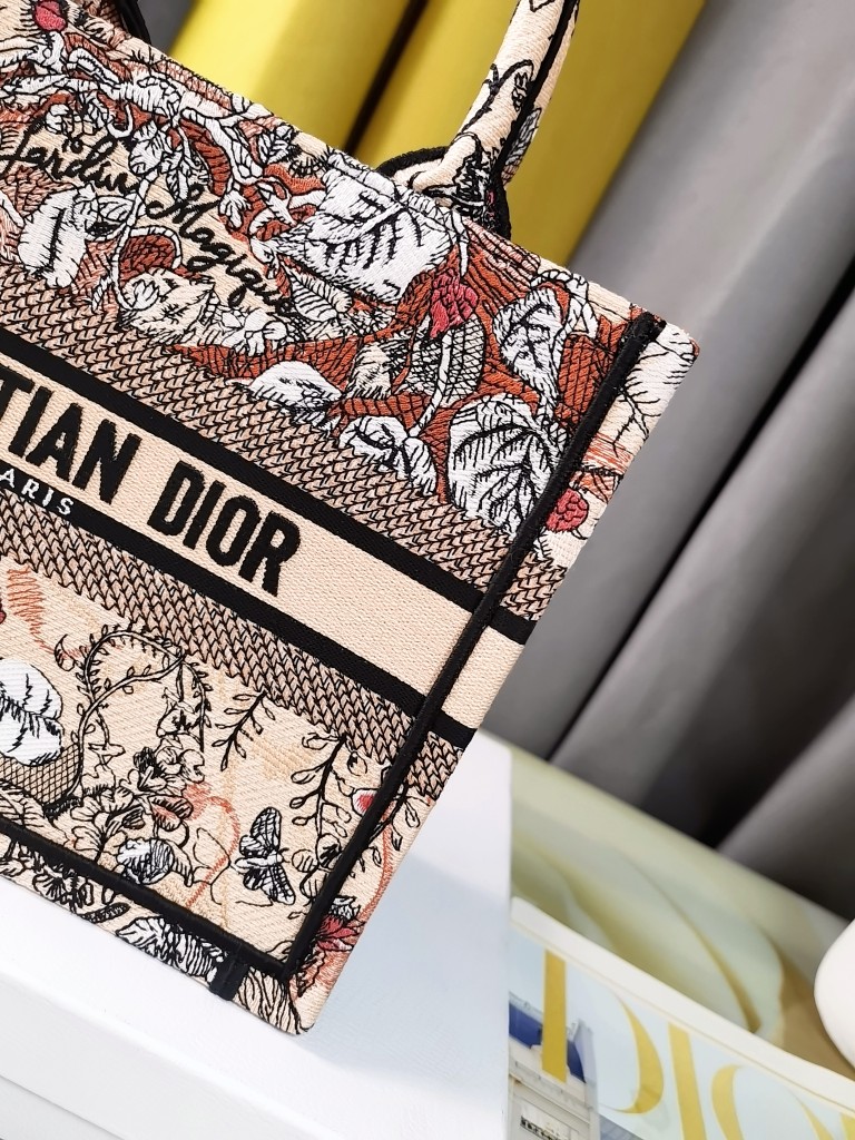 [TOP] Christian Dior Magic Garden Embroidery Tote Bags 26.5CM/36.5CM - 2 Sizes