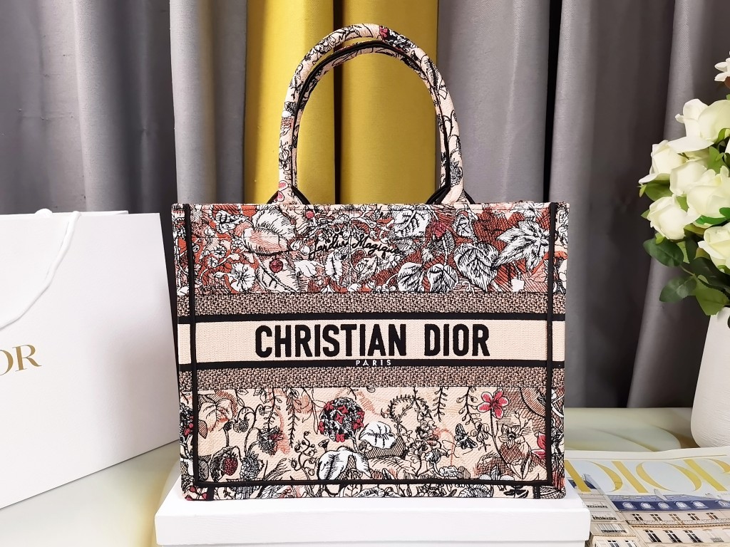 [TOP] Christian Dior Magic Garden Embroidery Tote Bags 26.5CM/36.5CM - 2 Sizes