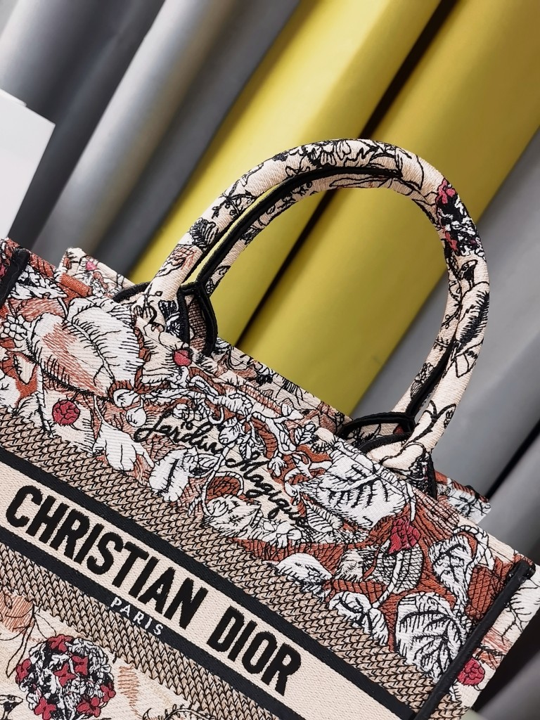 [TOP] Christian Dior Magic Garden Embroidery Tote Bags 26.5CM/36.5CM - 2 Sizes