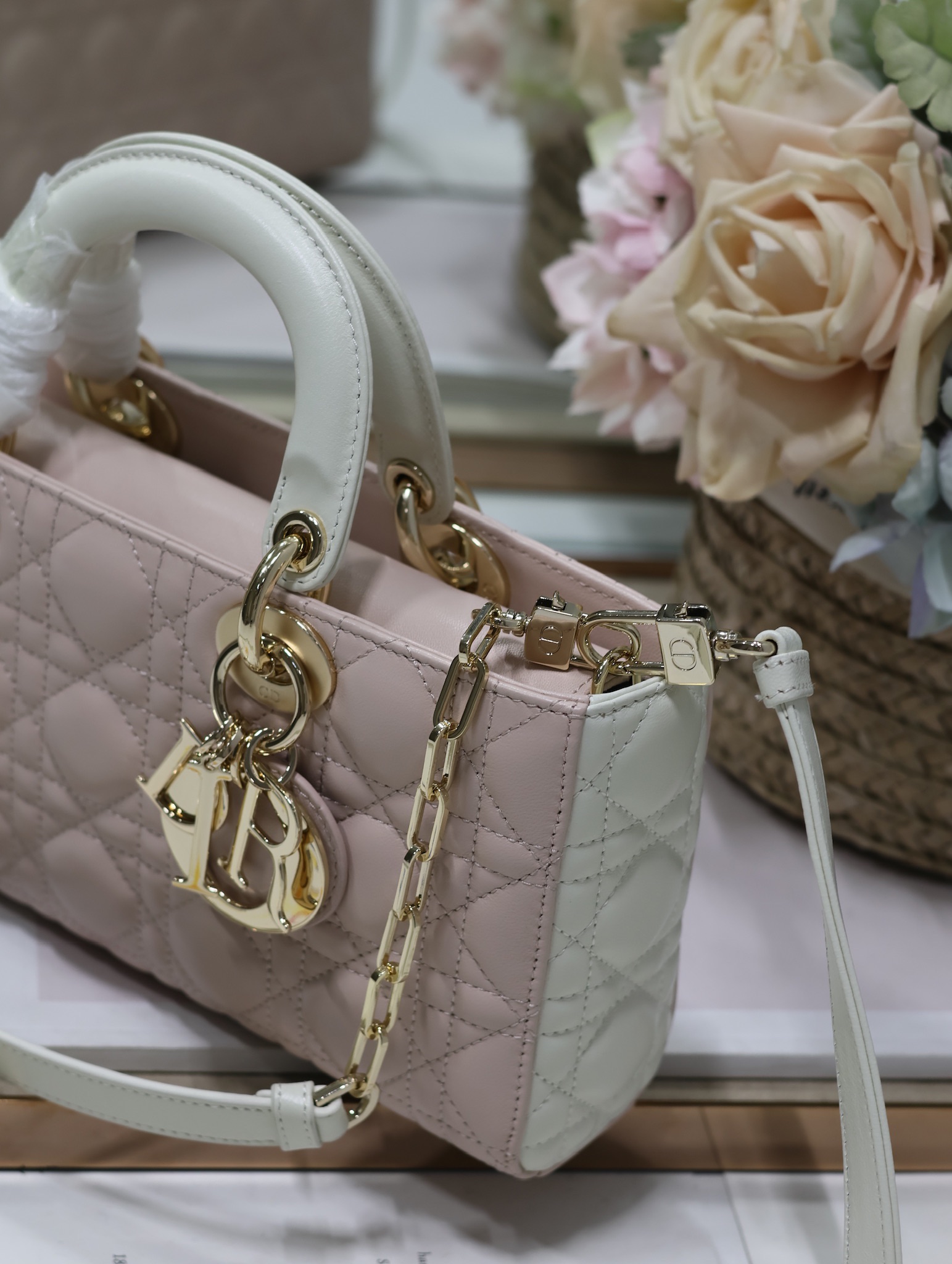 [TOP] Christian Dior Soft Lambskin Lady D-Joy Bags - Pink Paired With White 22.5×6×11.5cm/26×6×14cm - GHW