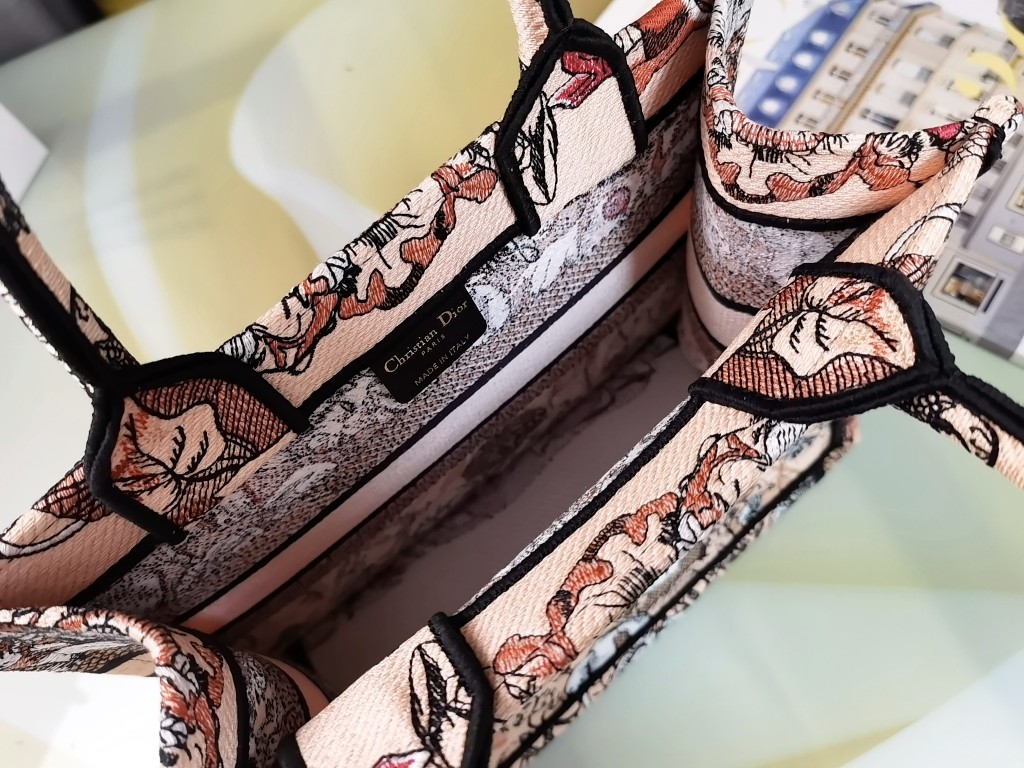 [TOP] Christian Dior Magic Garden Embroidery Tote Bags 26.5CM/36.5CM - 2 Sizes