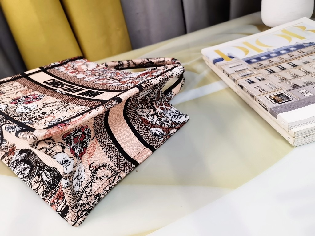 [TOP] Christian Dior Magic Garden Embroidery Tote Bags 26.5CM/36.5CM - 2 Sizes