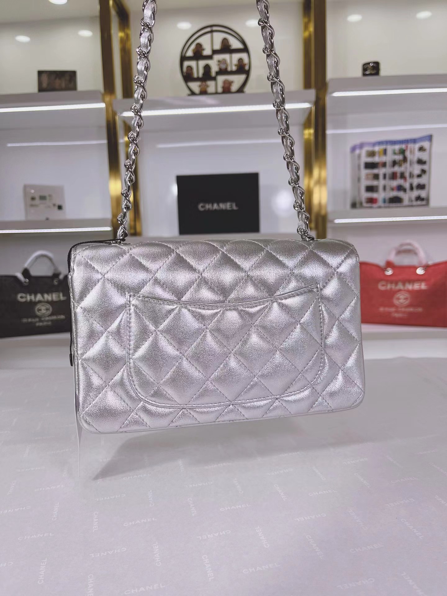 [TOP] CHANEL Classic Flap Bag 20cm - Silver