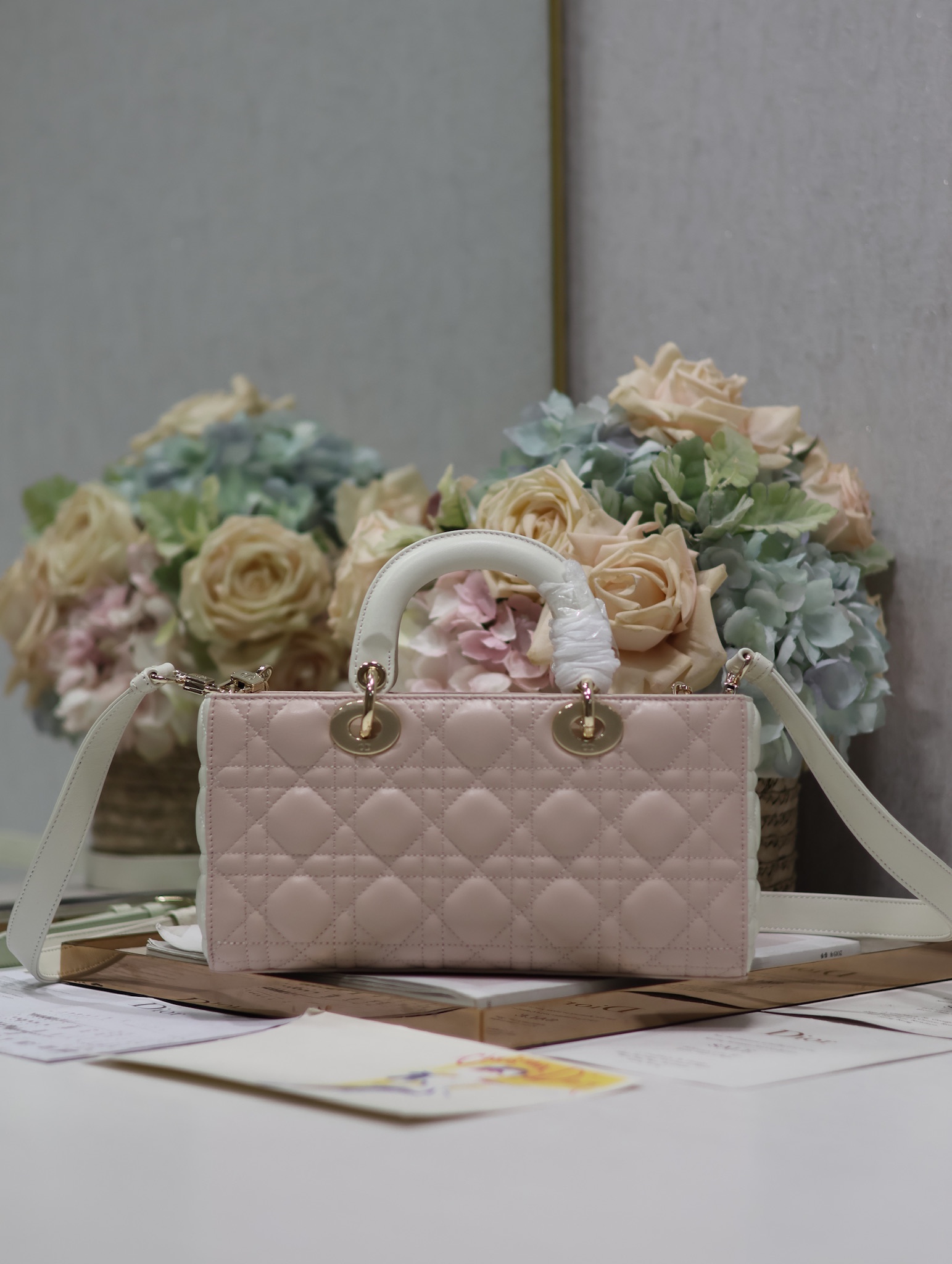 [TOP] Christian Dior Soft Lambskin Lady D-Joy Bags - Pink Paired With White 22.5×6×11.5cm/26×6×14cm - GHW