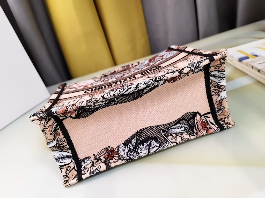 [TOP] Christian Dior Magic Garden Embroidery Tote Bags 26.5CM/36.5CM - 2 Sizes