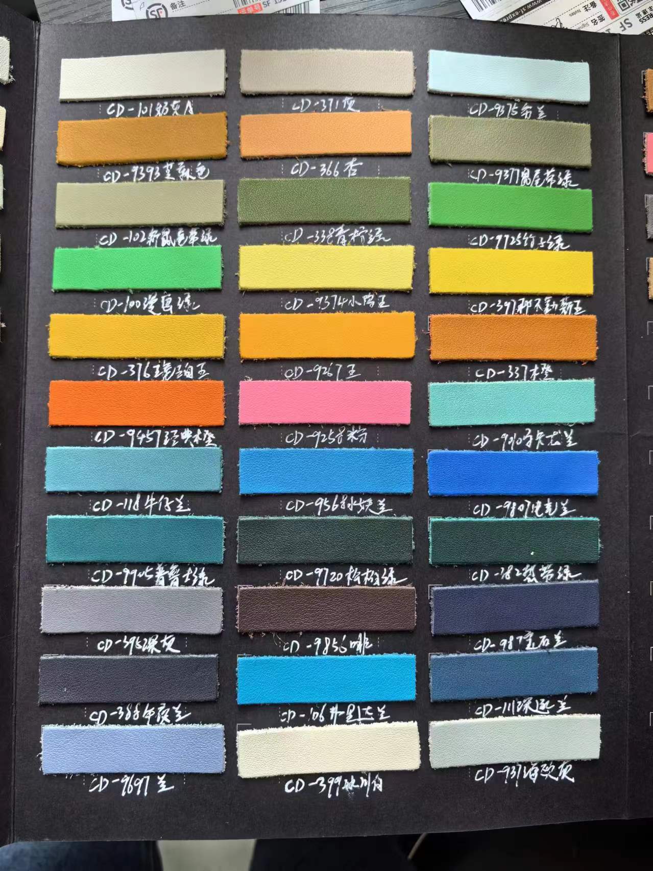 [TOP] HERMES Customised Lindy Bag Swift Leather - 20/26/30cm